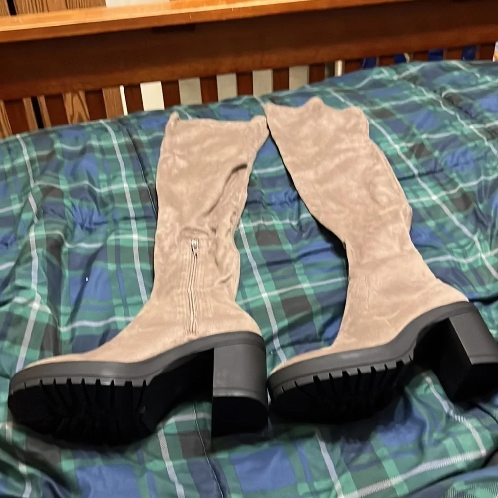 NWT size 9 chicly stretchy thigh boots